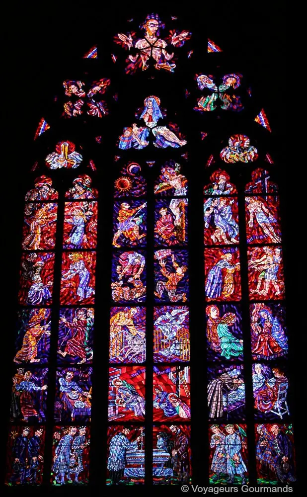 Cathedrale saint guy vitraux 5